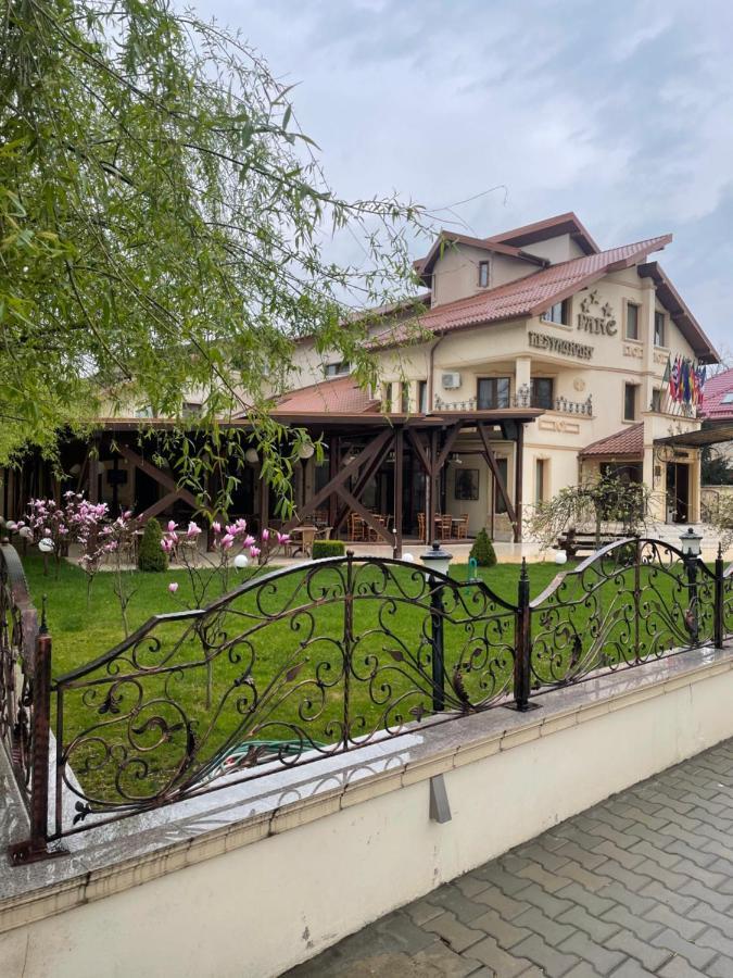 Hotel Parc Tecuci Zewnętrze zdjęcie