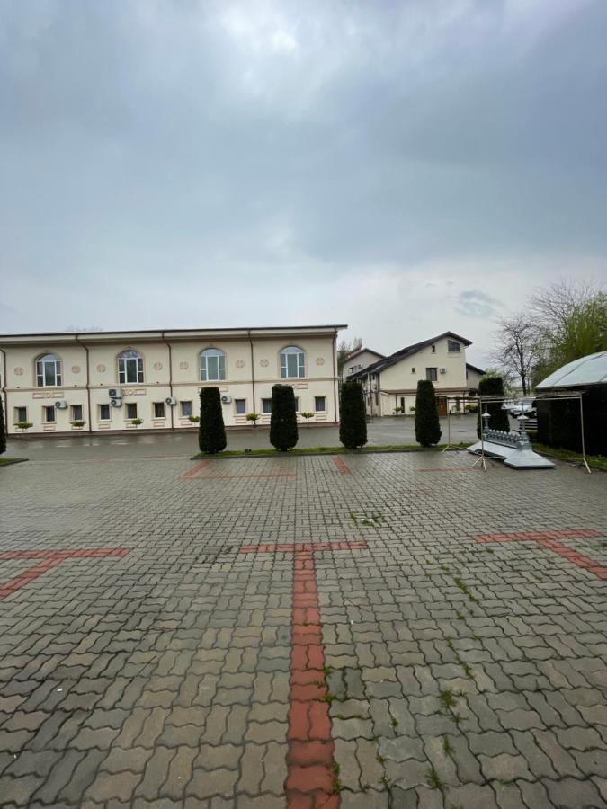 Hotel Parc Tecuci Zewnętrze zdjęcie