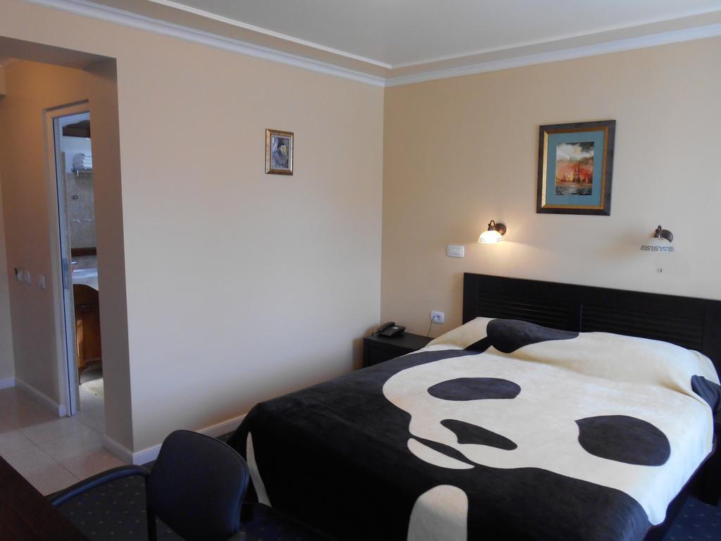 Hotel Parc Tecuci Zewnętrze zdjęcie