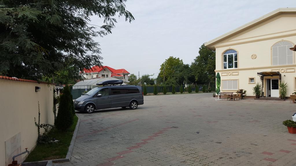 Hotel Parc Tecuci Zewnętrze zdjęcie