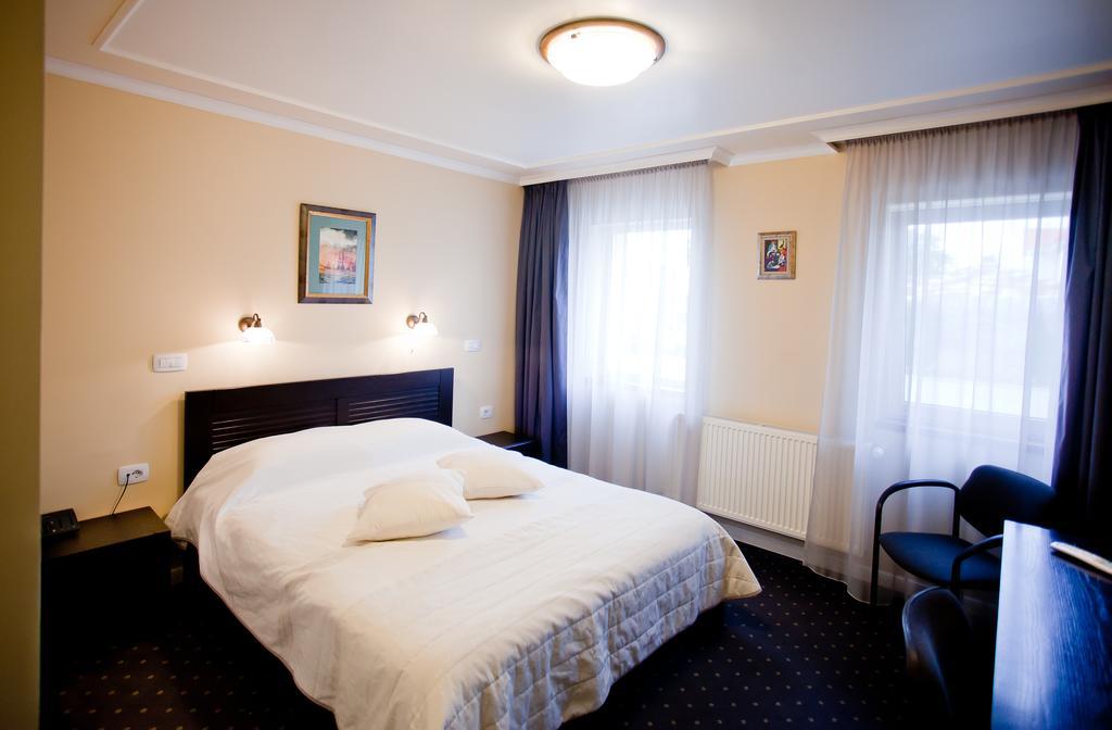 Hotel Parc Tecuci Zewnętrze zdjęcie
