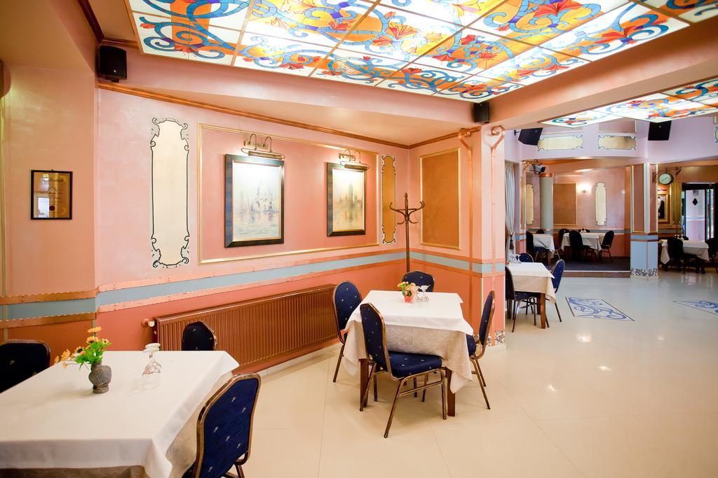 Hotel Parc Tecuci Zewnętrze zdjęcie