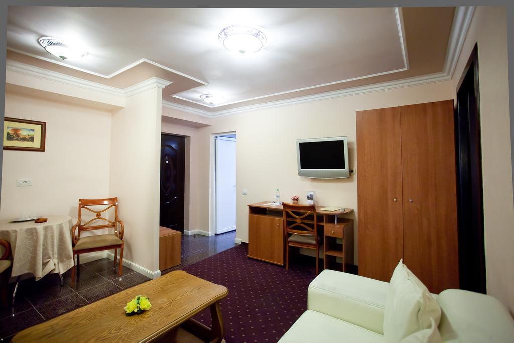 Hotel Parc Tecuci Zewnętrze zdjęcie