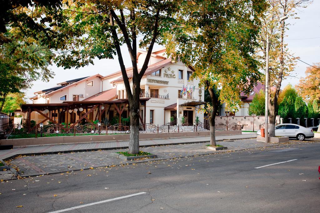 Hotel Parc Tecuci Zewnętrze zdjęcie