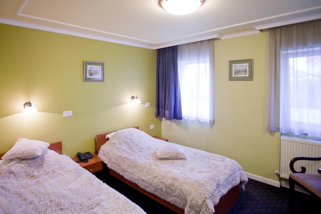 Hotel Parc Tecuci Zewnętrze zdjęcie