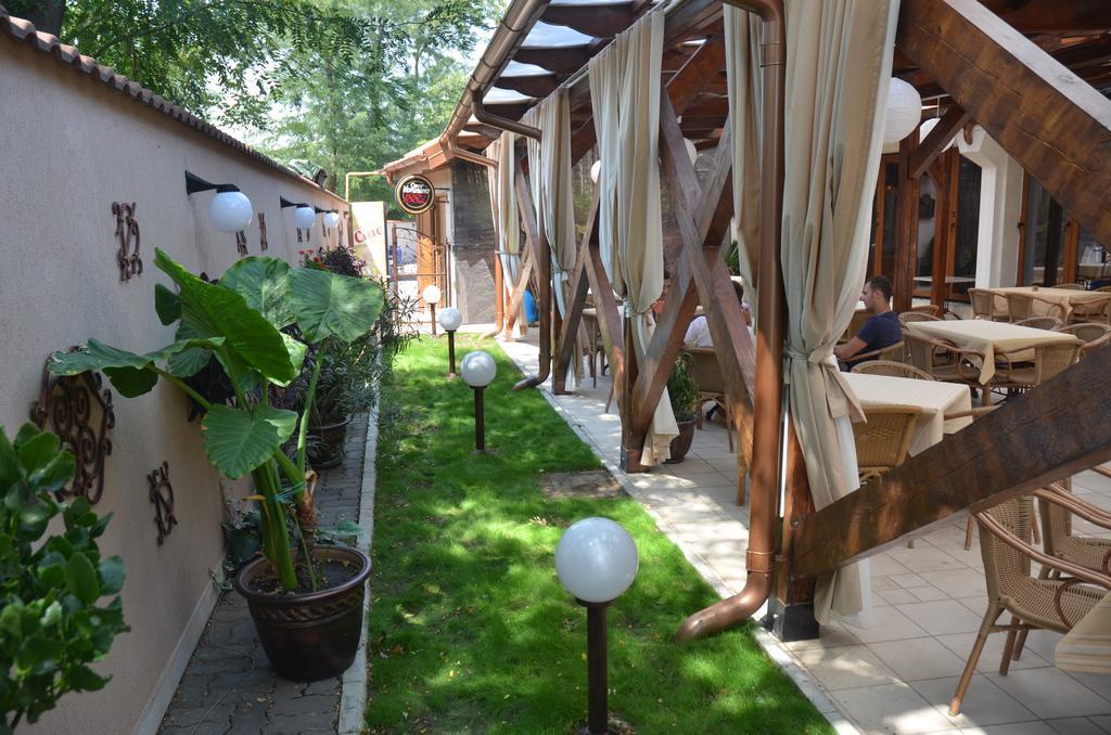 Hotel Parc Tecuci Zewnętrze zdjęcie