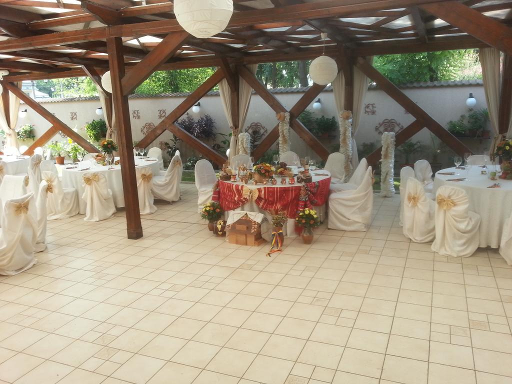 Hotel Parc Tecuci Zewnętrze zdjęcie